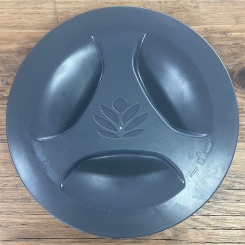 the palm islander hatch lid shown in a top down perspective